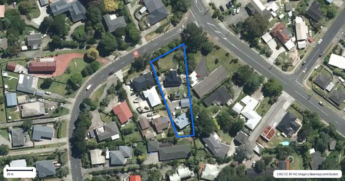 Property context map for 4 Konini Road, Titirangi, Auckland