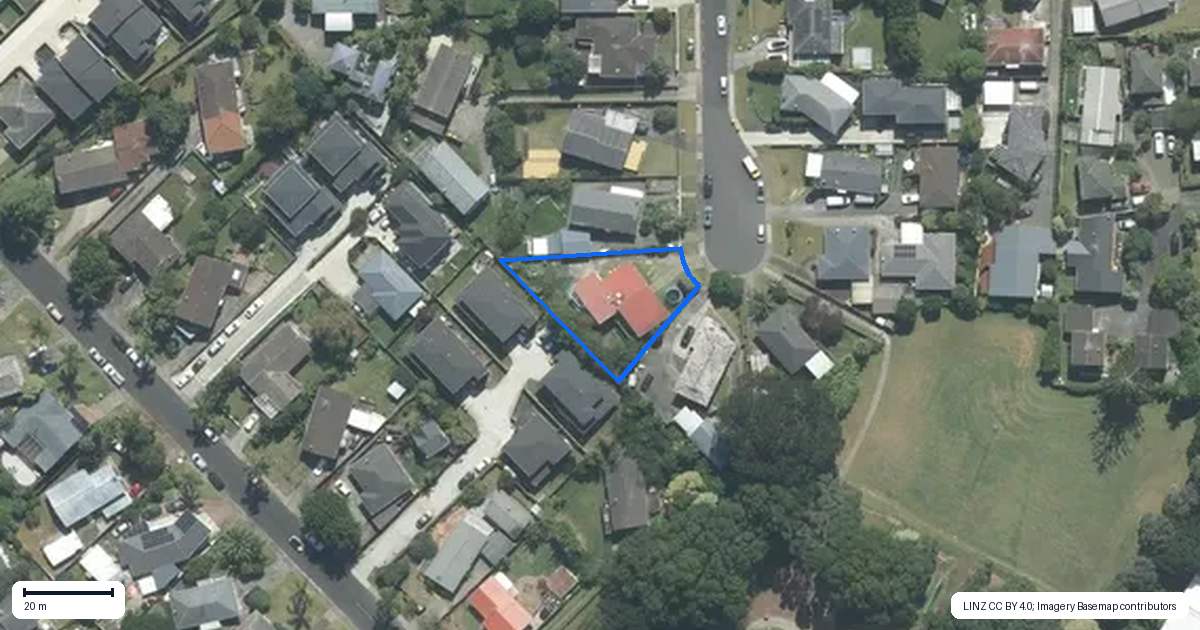 Property context map for 11 McHardy Place, Glenfield, Auckland