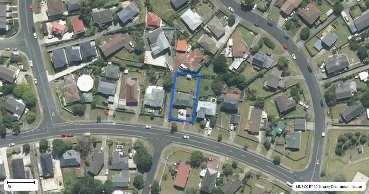 Property context map for 42 Trias Road, Totara Vale, Auckland