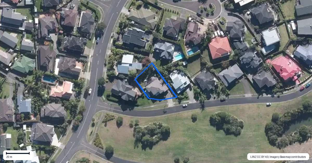 Property context map for 4 Waikura Drive, Te Atatu Peninsula, Auckland