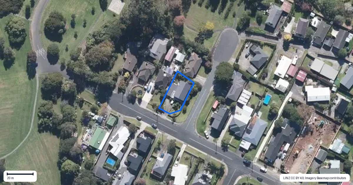 Property context map for 121 Taikata Road, Te Atatu Peninsula, Auckland