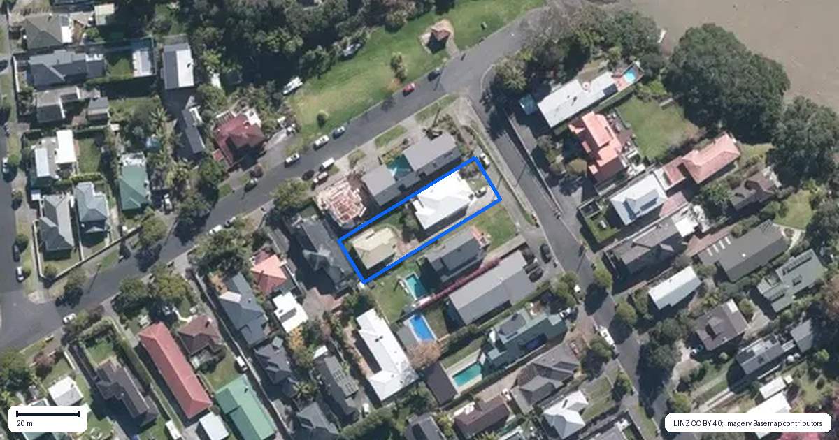 Property context map for 16B Lynch Street, Point Chevalier, Auckland