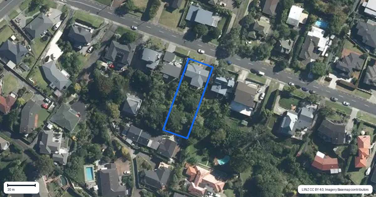 Property context map for 17 Beach Road, Mellons Bay, Auckland