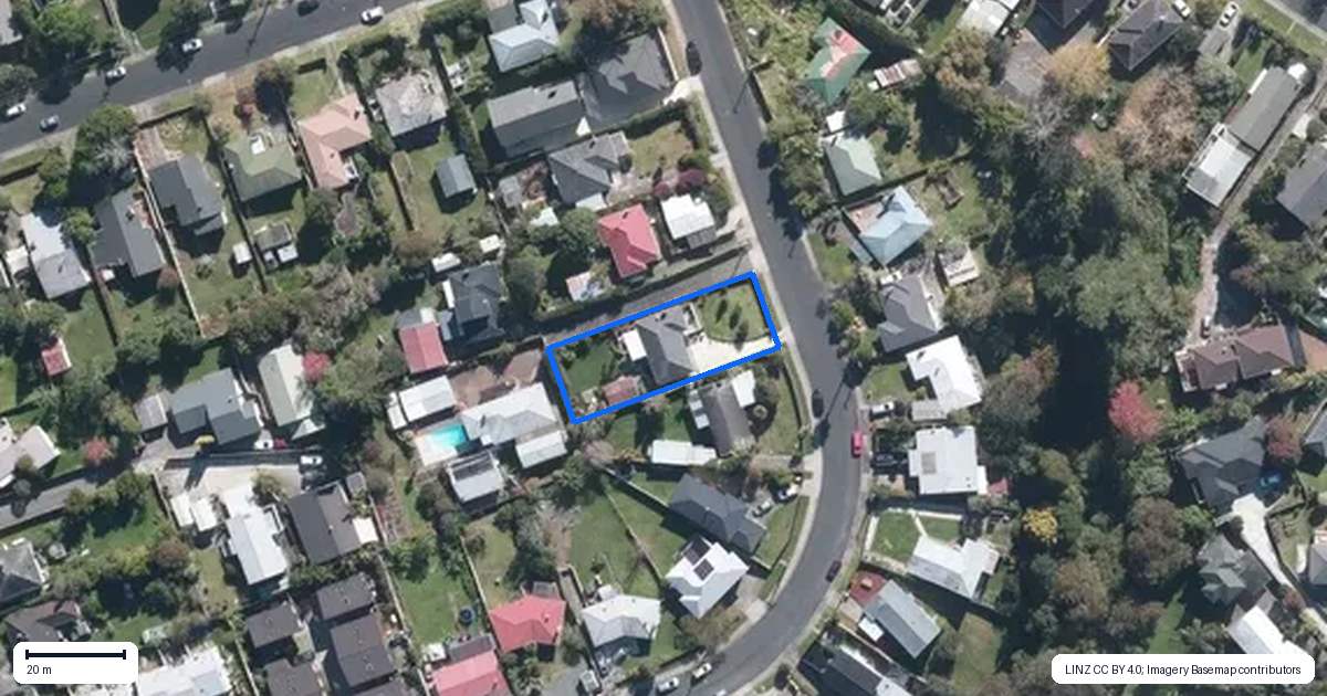 Property context map for 35 Chippendale Crescent, Birkdale, Auckland