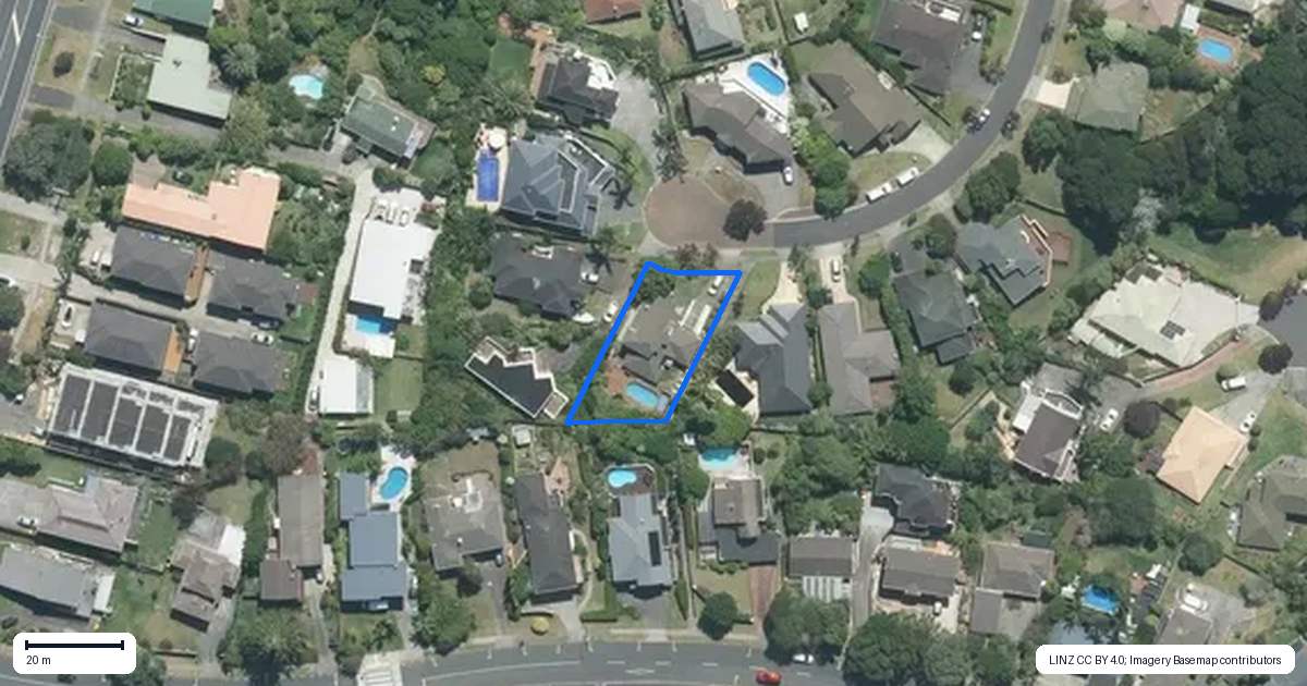 Property context map for 18 Greenleaf Way, Northcross, Auckland
