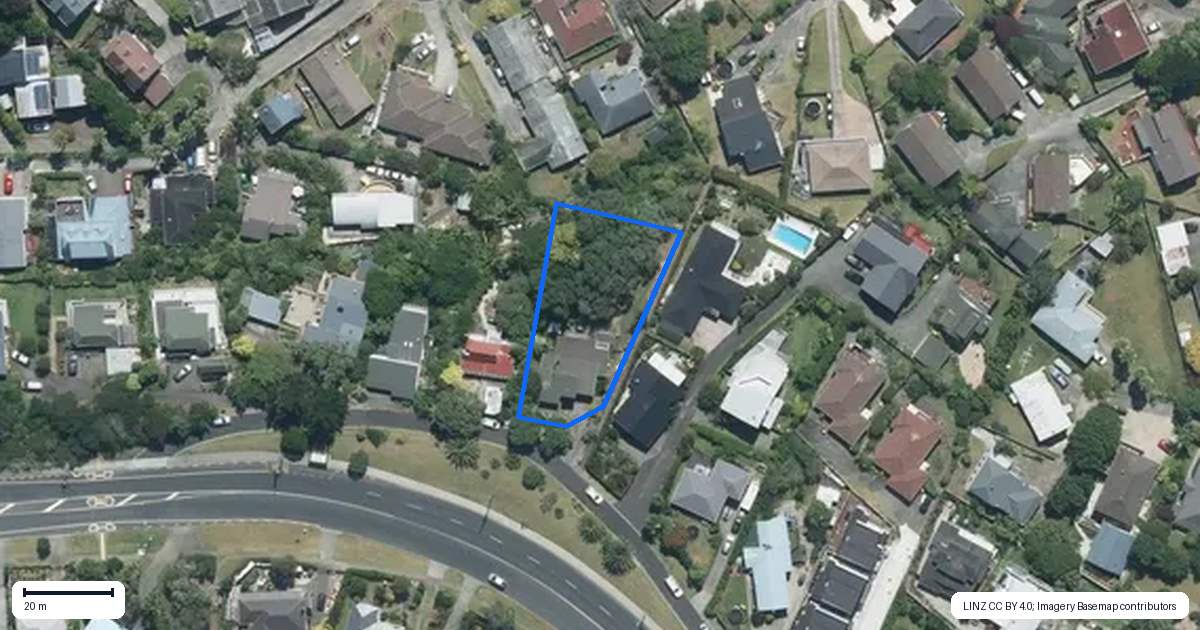 Property context map for 603 East Coast Road, Browns Bay, Auckland