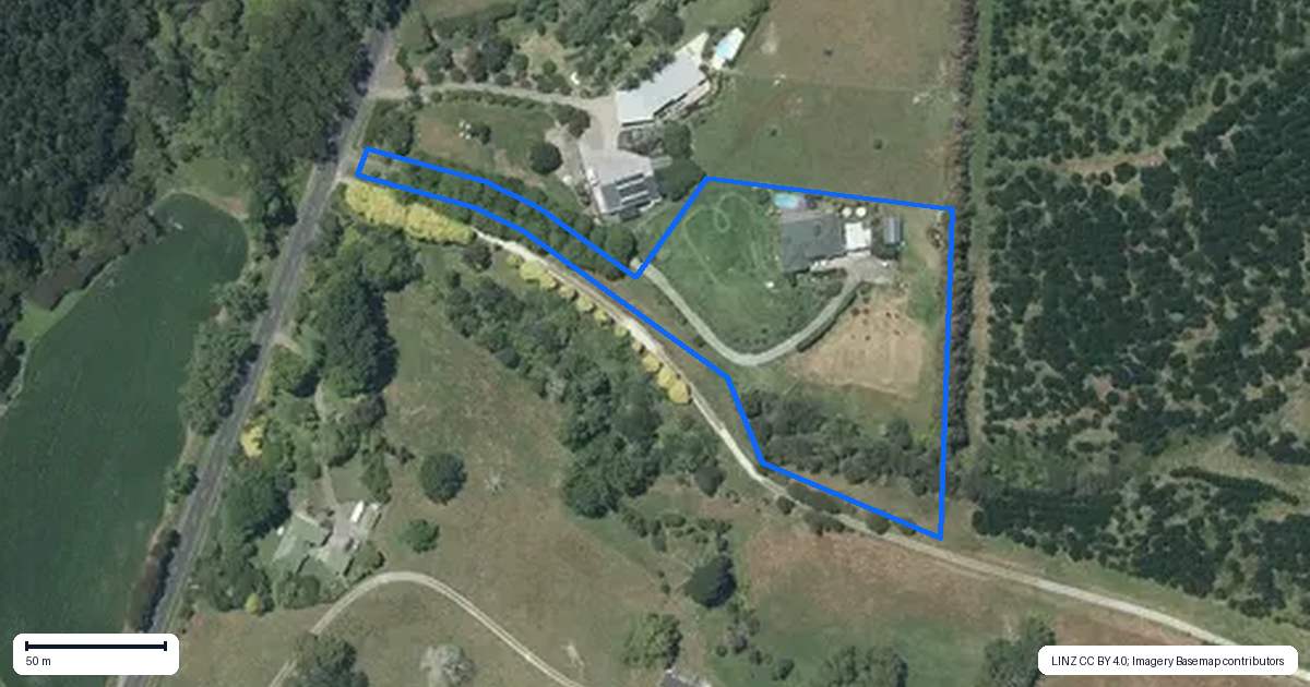 Property context map for 913 Peak Road, Helensville