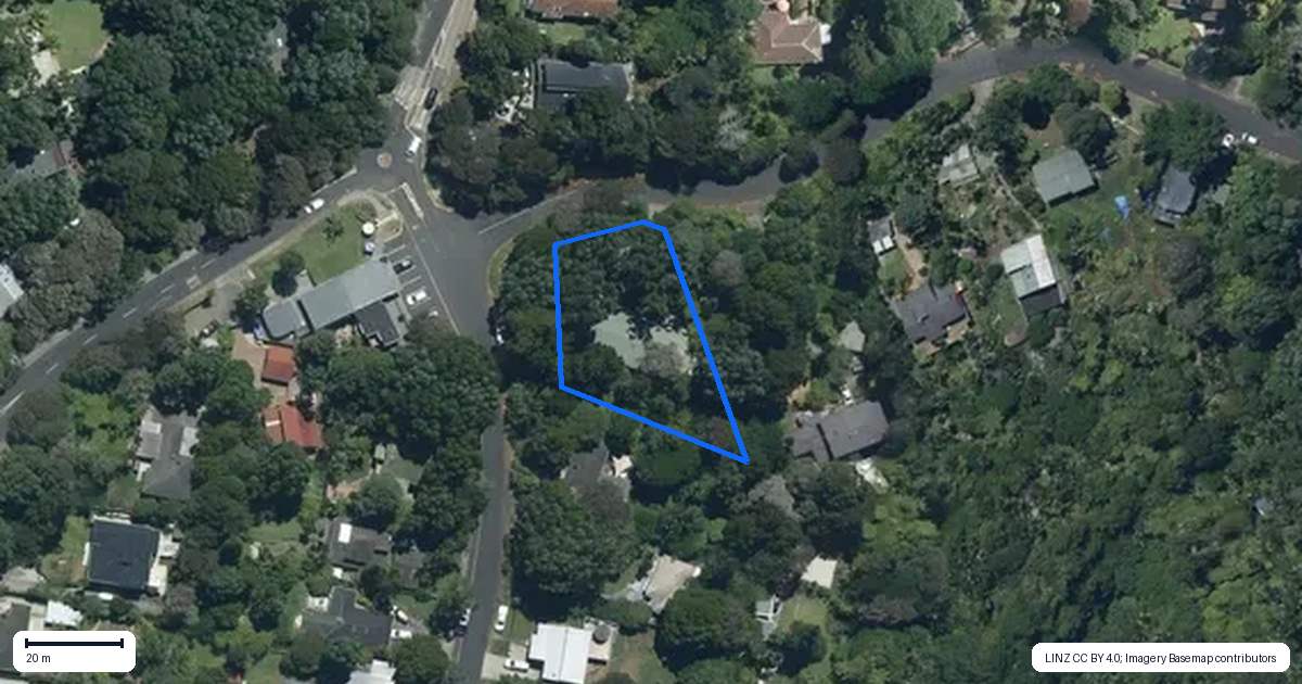 Property context map for 1 Ngaio Road, Titirangi, Auckland