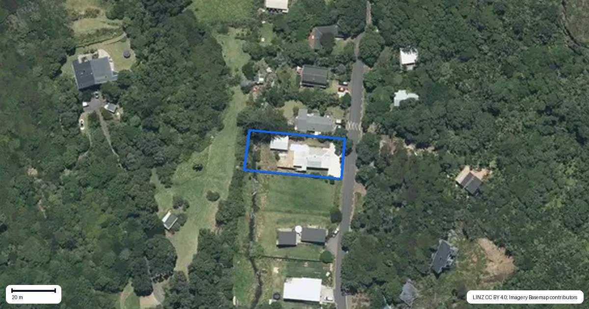 Property context map for 32 Karekare Road, Karekare, Auckland