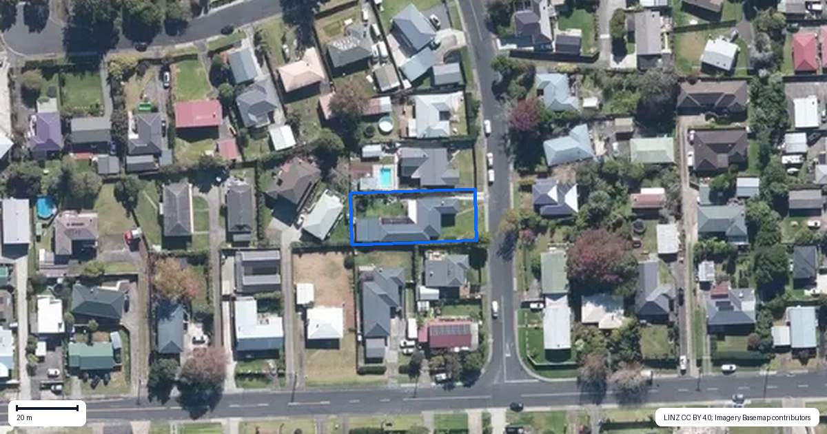 Property context map for 4 Bayside Avenue, Te Atatu Peninsula, Auckland
