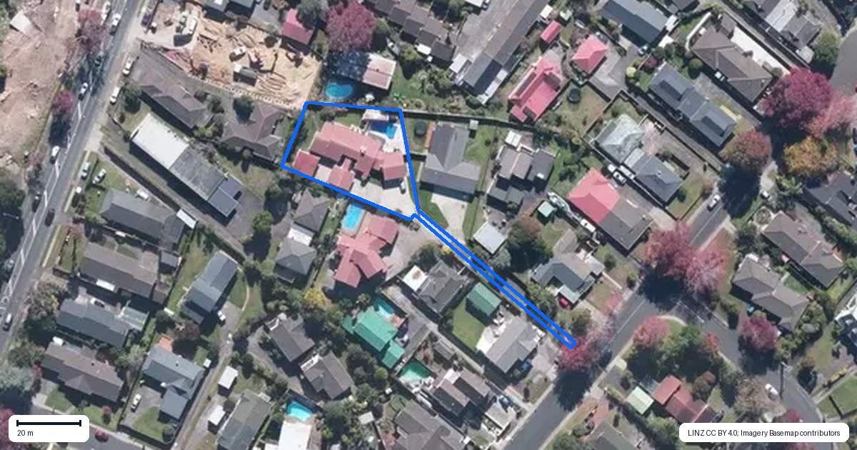 Property context map for 24 Matuhi Rise, Henderson, Auckland