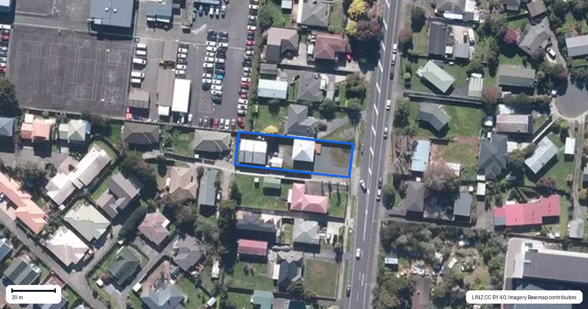Property context map for 28 Rathgar Road, Henderson, Auckland