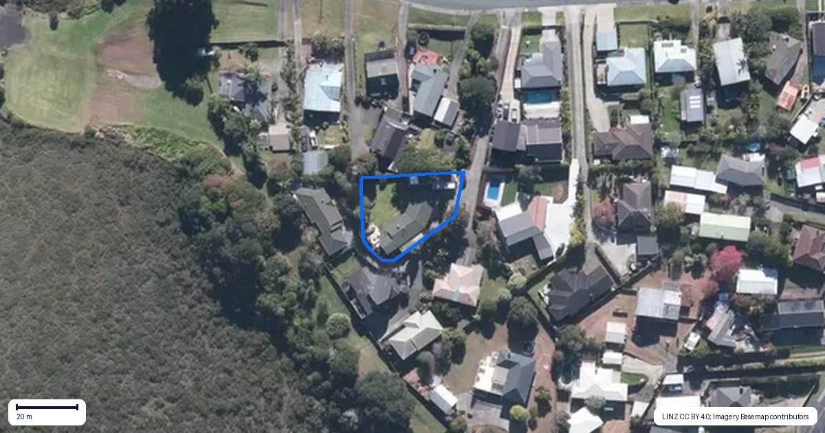 Property context map for 11 Wharf Road, Te Atatu Peninsula, Auckland
