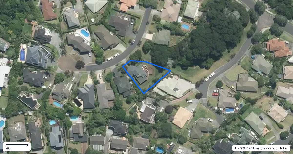 Property context map for 8 Greenleaf Way, Northcross, Auckland