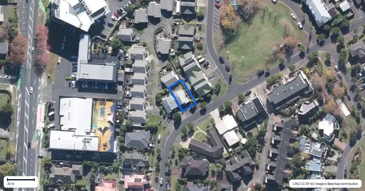 Property context map for 20 Vinograd Drive, Te Atatu Peninsula, Auckland