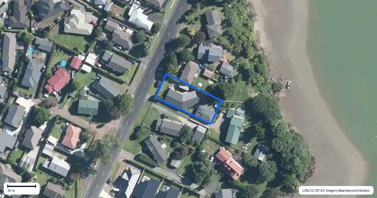 Property context map for 107 Sandspit Road, Waiuku
