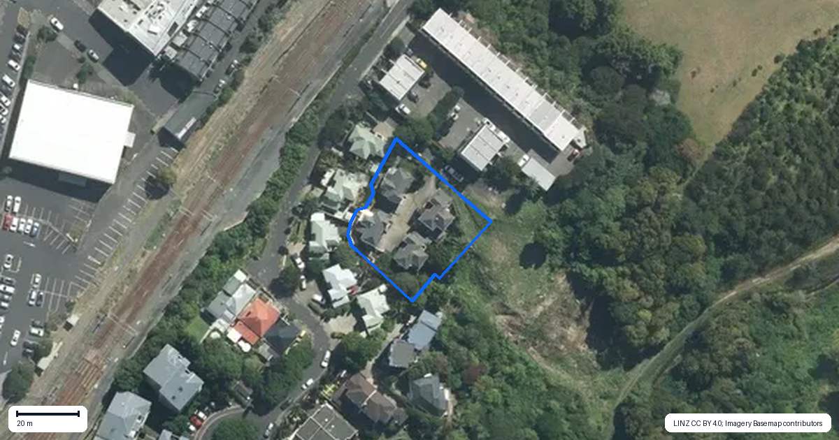 Property context map for 4 Youngs Lane, Remuera, Auckland