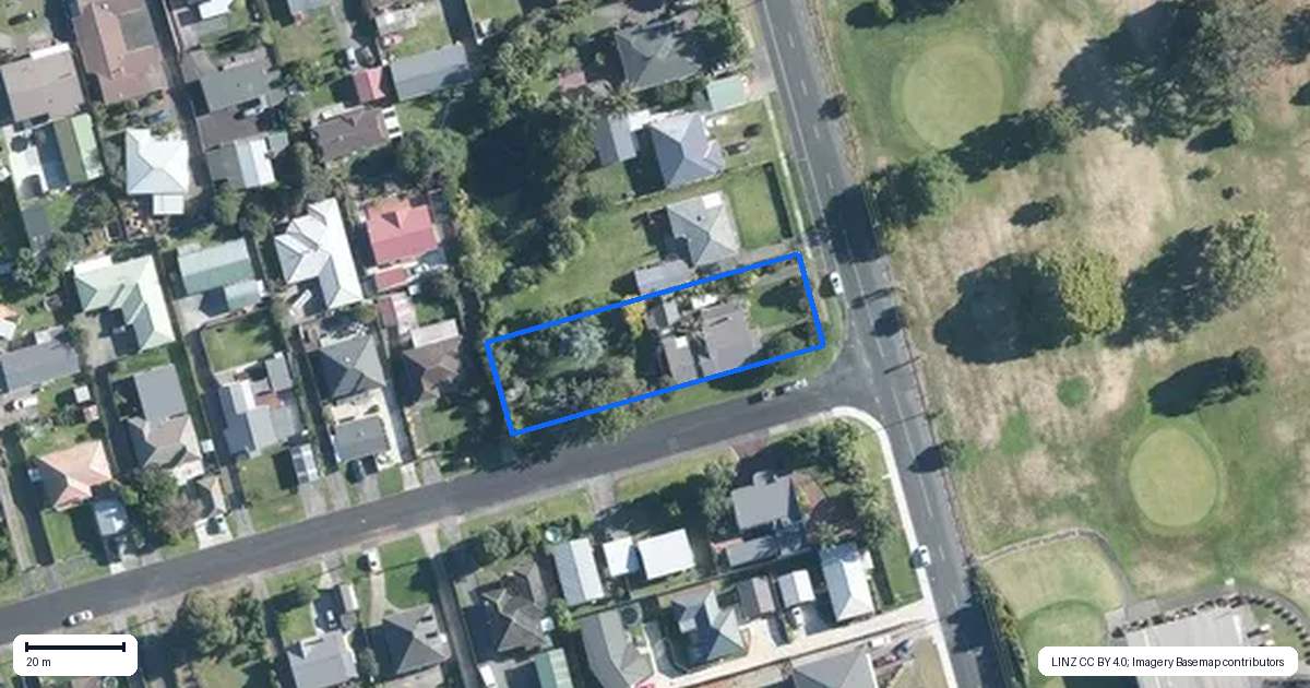 Property context map for 18 Racecourse Road, Waiuku