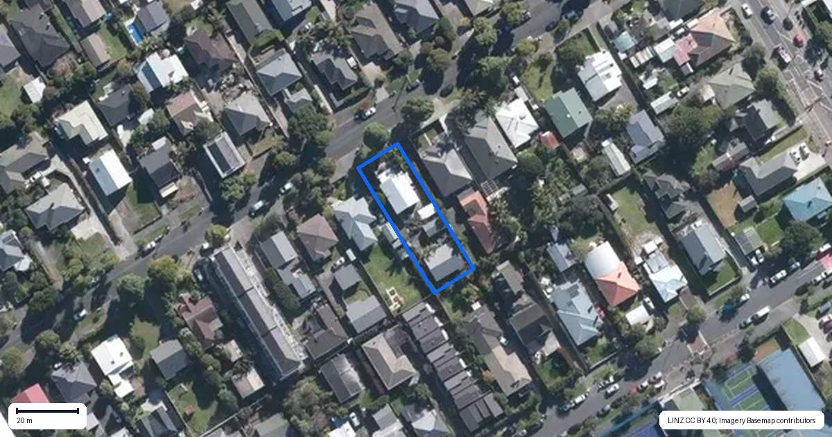Property context map for 18 Alberta Street, Point Chevalier, Auckland