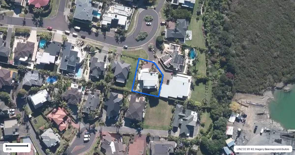 Property context map for 15 Courtneys, West Harbour, Auckland