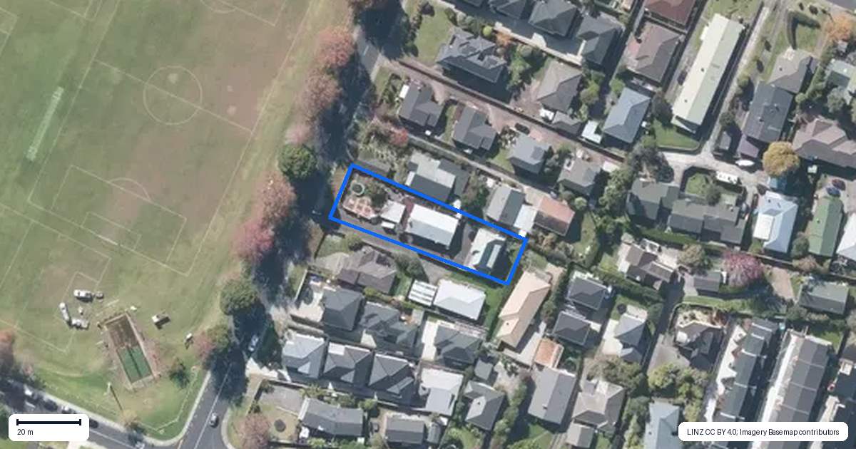 Property context map for 2/76 Moore Street, Howick, Auckland