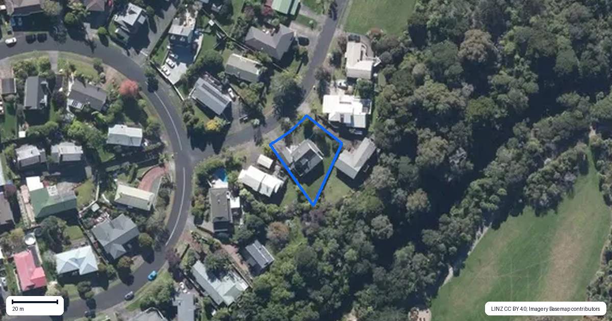 Property context map for 5 Chardon Place, Henderson, Auckland