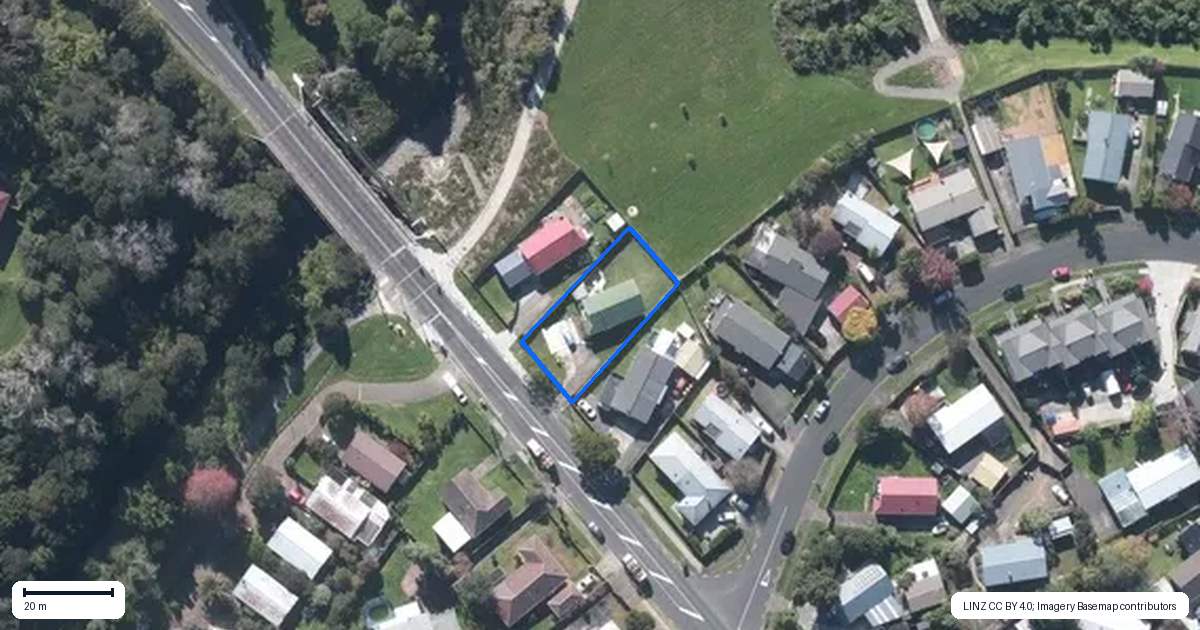 Property context map for 51 Border Road, Henderson, Auckland