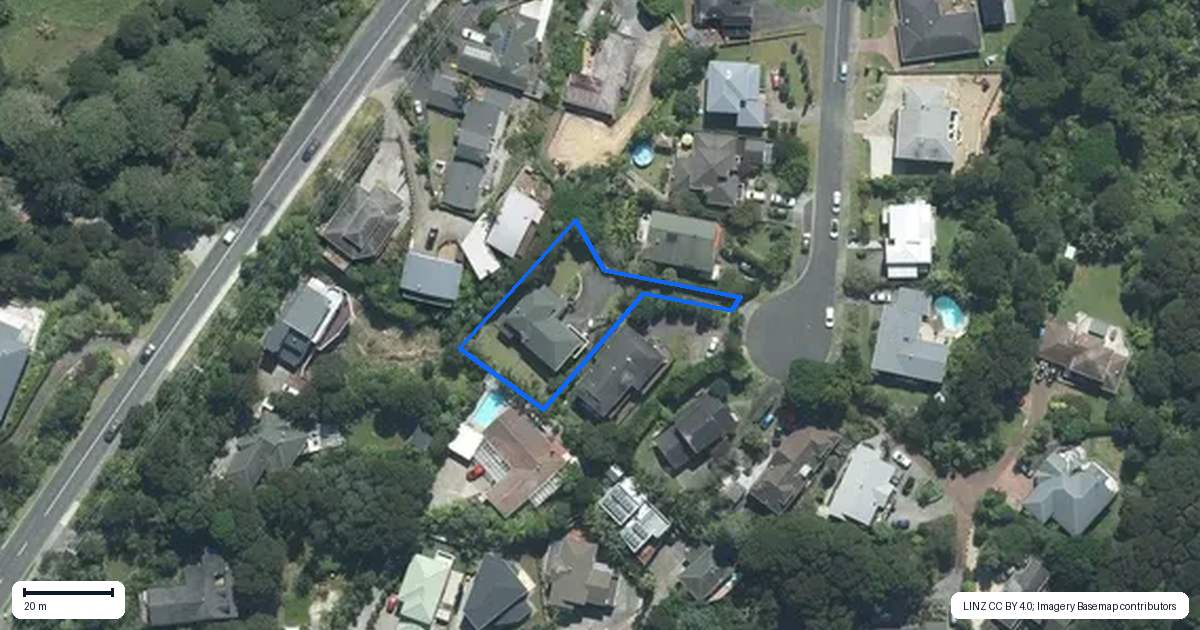 Property context map for 11 Highwood Grove, Torbay, Auckland