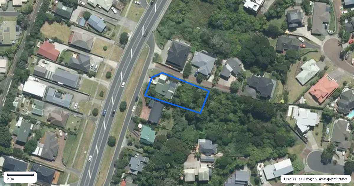 Property context map for 815 East Coast Road, Northcross, Auckland