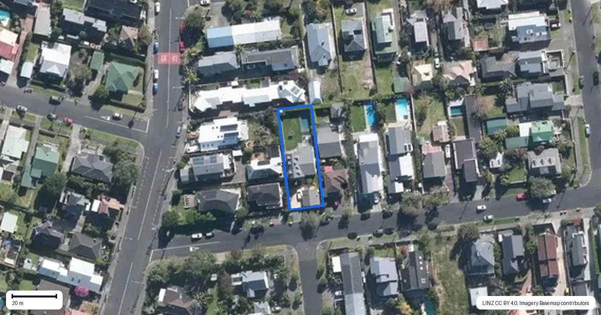 Property context map for 12 Johnstone Street, Point Chevalier, Auckland