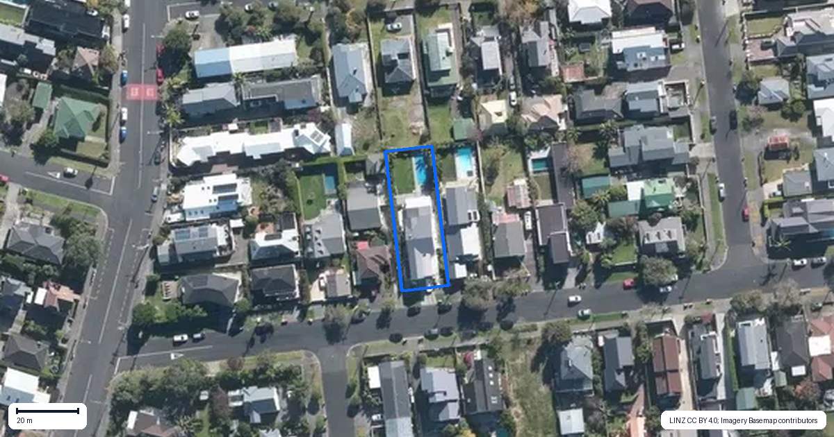 Property context map for 16 Johnstone Street, Point Chevalier, Auckland
