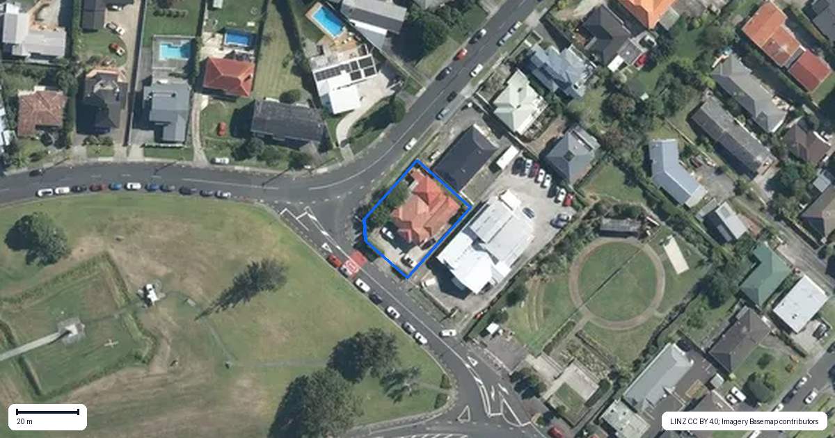 Property context map for 2 Picton Street, Howick, Auckland