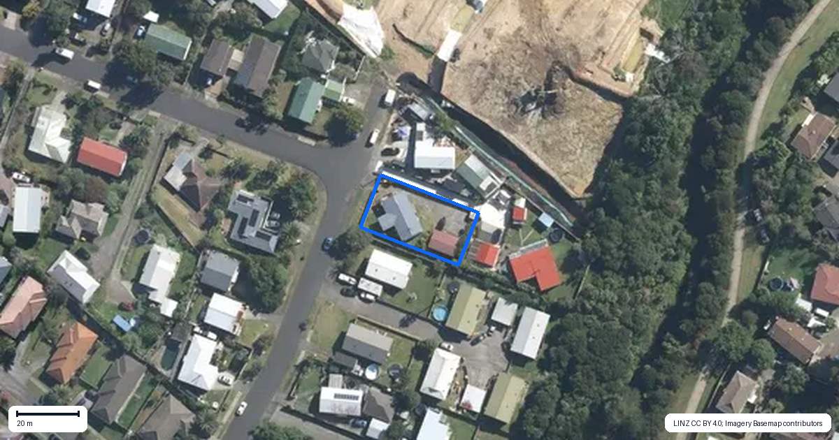 Property context map for 84 Chislehurst Street, Henderson, Auckland