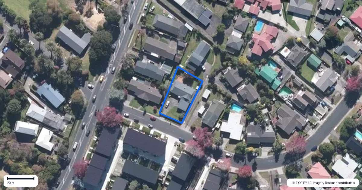 Property context map for 2 Matuhi Rise, Henderson, Auckland