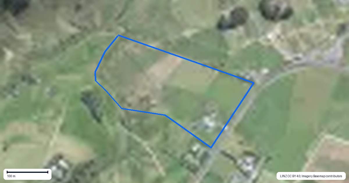 Property context map for 932 Awhitu Road, Pollok