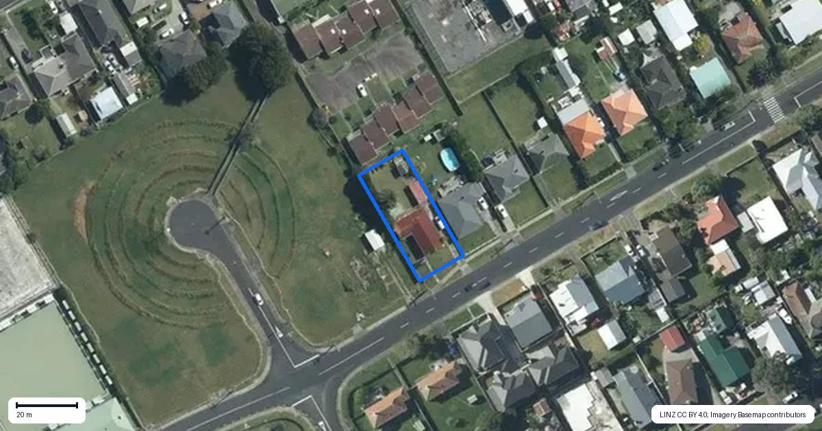 Property context map for 34 Roberts Avenue, Bayswater, Auckland