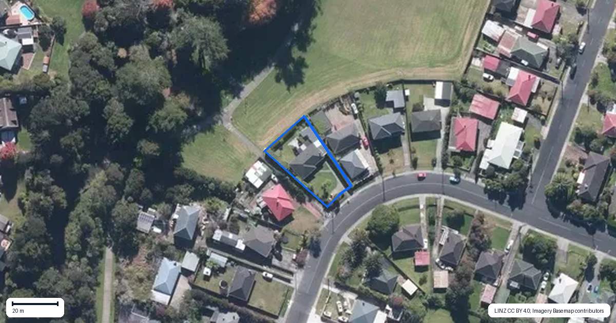 Property context map for 67 Smythe Road, Henderson, Auckland
