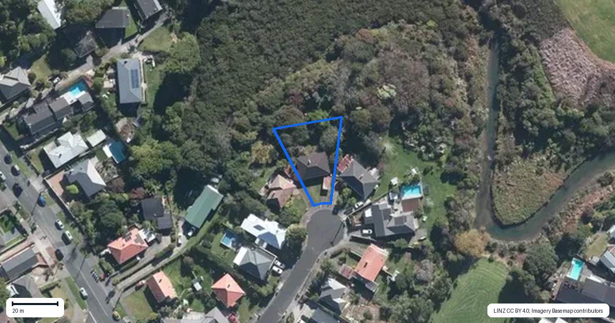 Property context map for 14 De Luen Street, Point Chevalier, Auckland
