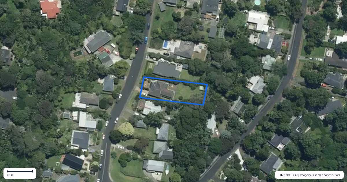 Property context map for 8 Rimutaka Place, Titirangi, Auckland