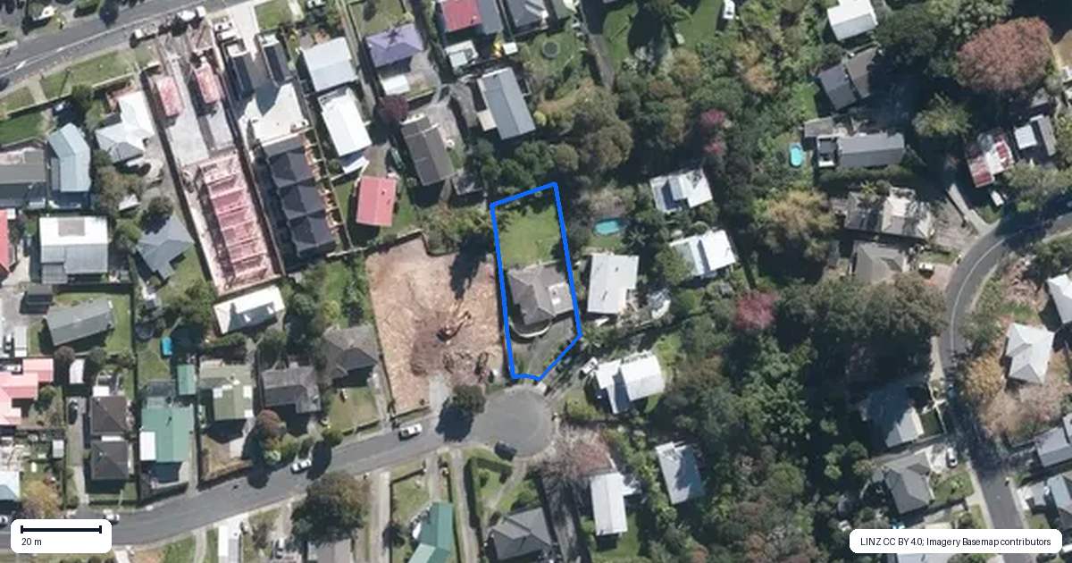 Property context map for 18 Aplin Place, Birkdale, Auckland