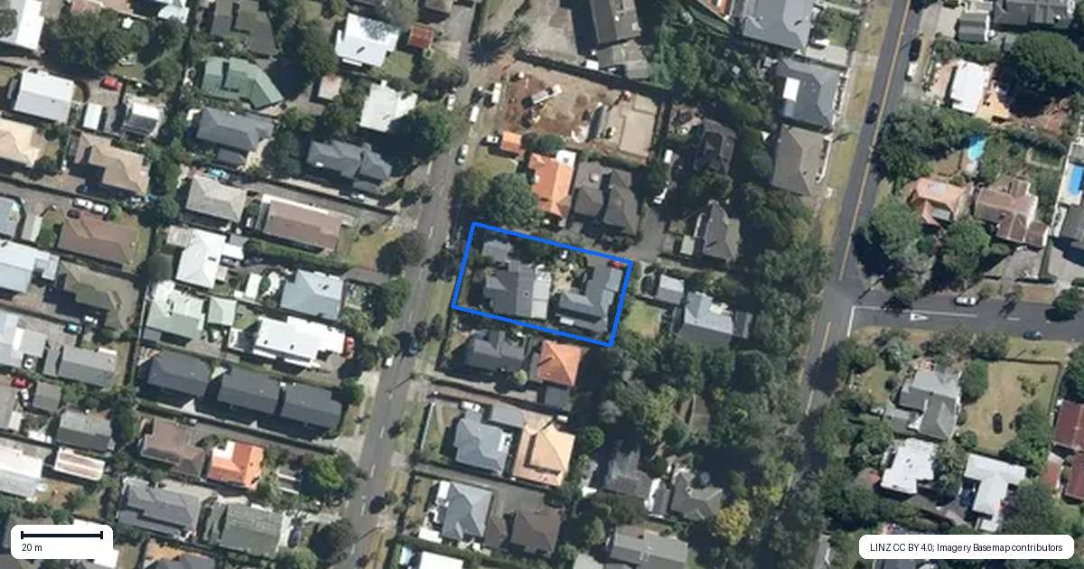 Property context map for 8 Queensway, Three Kings, Auckland