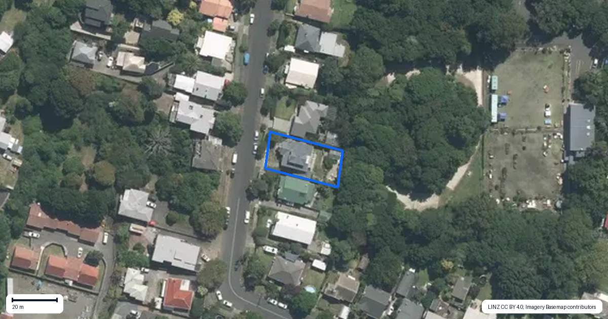 Property context map for 37 Aroha Avenue, Sandringham, Auckland