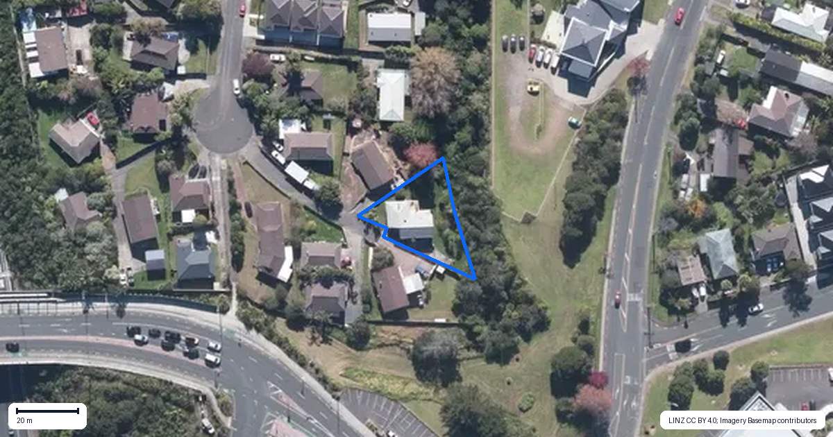 Property context map for 16 Landsdale Place, Massey, Auckland