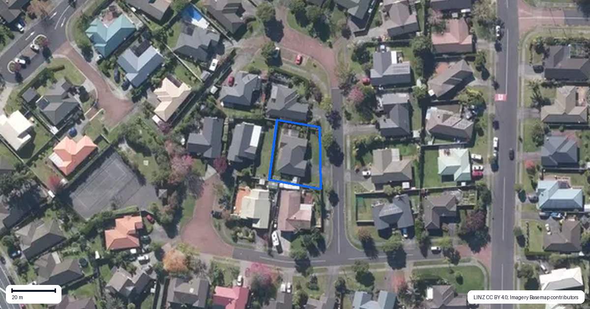 Property context map for 4 Russett Grove, Henderson, Auckland