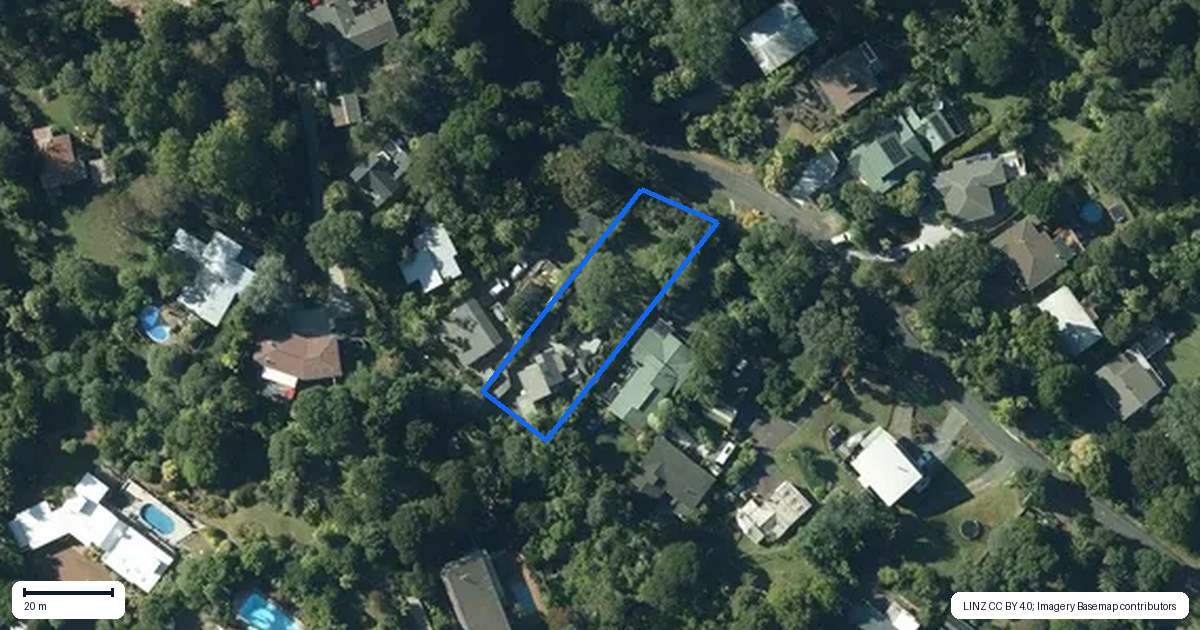 Property context map for 10 Raroa Terrace, Waiatarua, Auckland