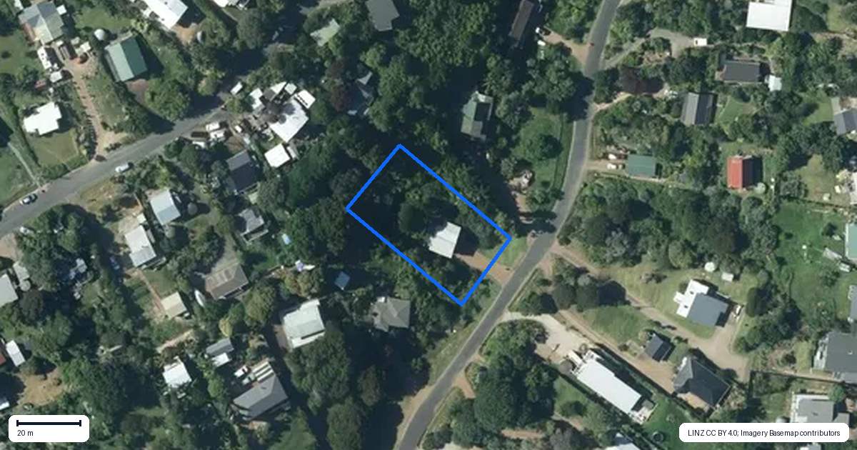 Property context map for 13 Kennedy Road, Surfdale, Waiheke Island