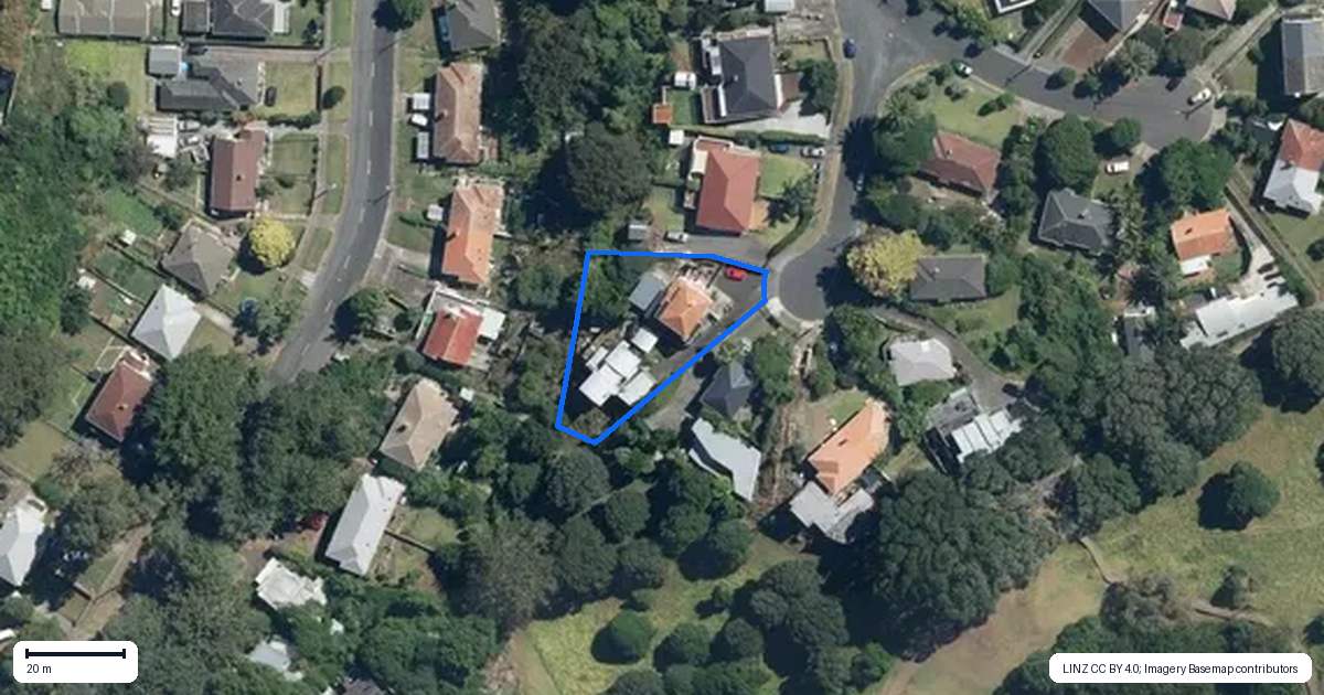 Property context map for 11 Churches Avenue, Mount Roskill, Auckland