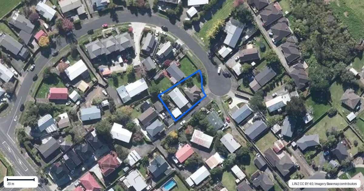 Property context map for 19 Taranui Place, Henderson, Auckland