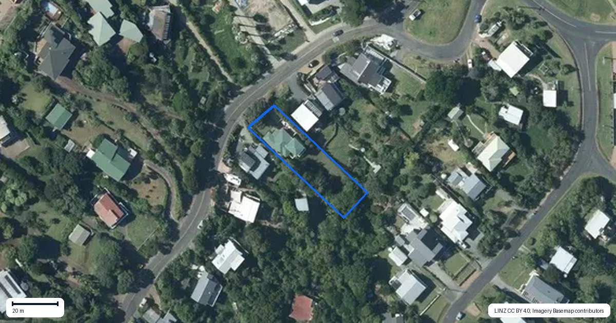 Property context map for 8 Church Bay Road, Oneroa, Waiheke Island