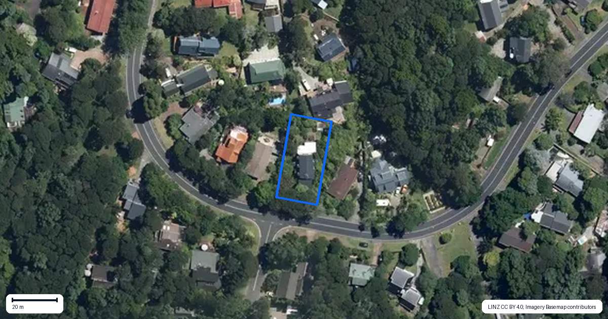 Property context map for 52 Wirihana Road, Titirangi, Auckland